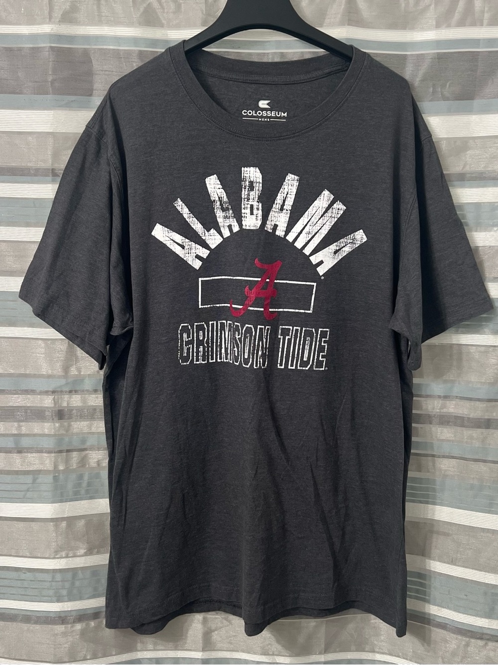 Colosseum Alabama Crimson Tide Logo Charcoal Gray Men’s Graphic T-Shirt